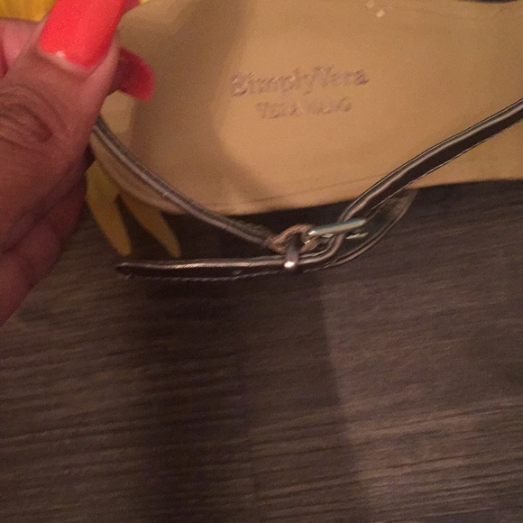 SimplyVera By Vera Wang Piette heal - Picture 2 of 2